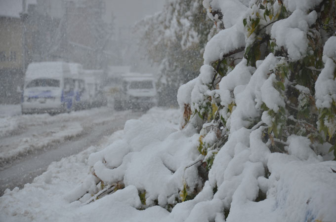 Yüksekova'da yılın ilk kar yağışı 7