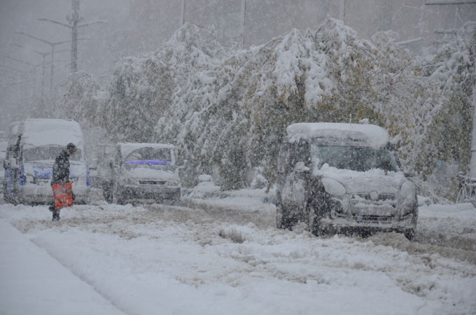 Yüksekova'da yılın ilk kar yağışı 8