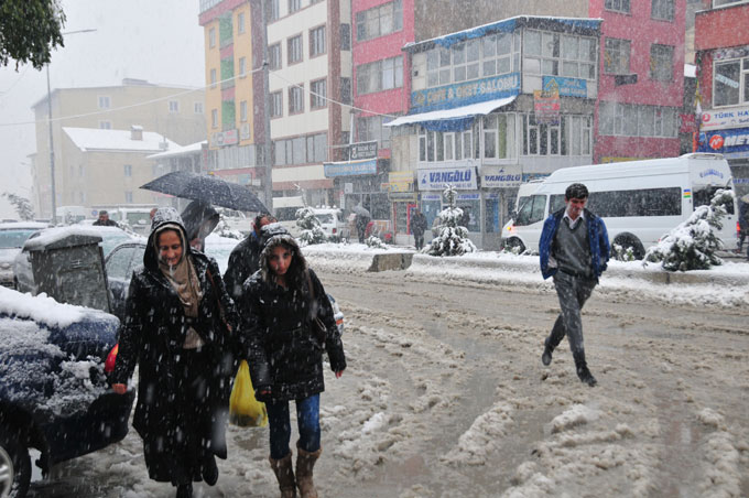 Hakkari'de erken kış şaşkınlığı 13