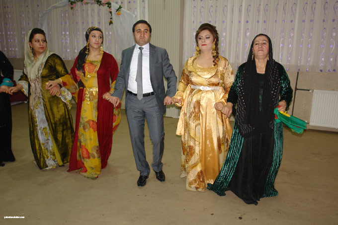 Tekin ailesinin Yüksekova'daki düğününden fotoğraflar - 01-11-2014 18