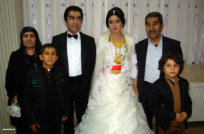 Tekin ailesinin Yüksekova'daki düğününden fotoğraflar - 01-11-2014 47