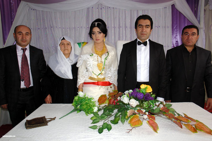 Tekin ailesinin Yüksekova'daki düğününden fotoğraflar - 01-11-2014 8