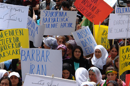 İran'a kitlesel protesto 13
