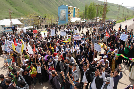 İran'a kitlesel protesto 33