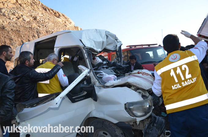 Yüksekova'da kaza: 2 ölü, 7 yaralı 10