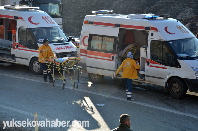 Yüksekova'da kaza: 2 ölü, 7 yaralı 14