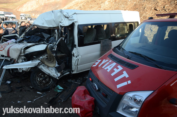 Yüksekova'da kaza: 2 ölü, 7 yaralı 18