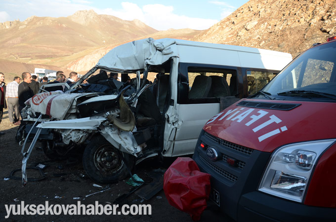 Yüksekova'da kaza: 2 ölü, 7 yaralı 3