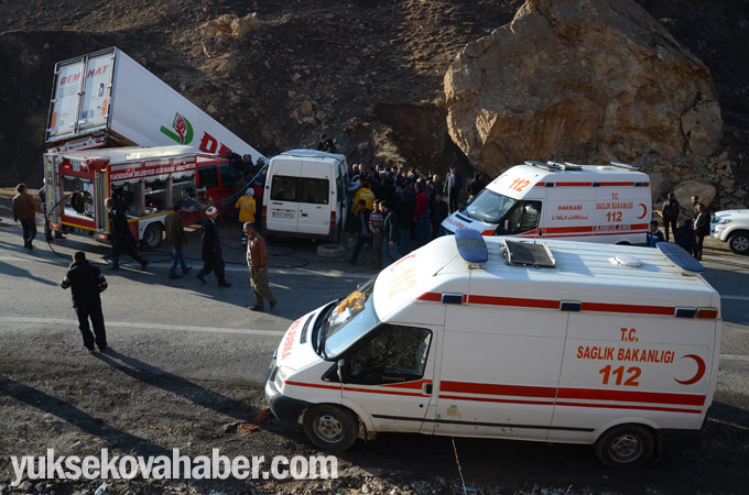 Yüksekova'da kaza: 2 ölü, 7 yaralı 7