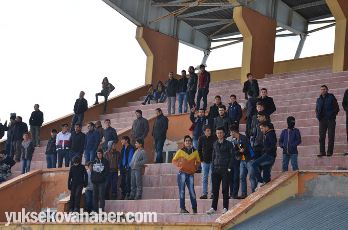 Yüksekova'da karlı sahada lig maçı 5