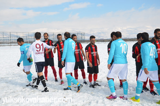 Yüksekova'da karlı sahada lig maçı 9