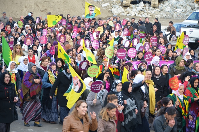 Hakkarili kadınlardan '25 Kasım' yürüyüşü 14