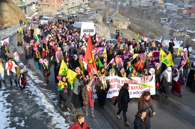 Hakkarili kadınlardan '25 Kasım' yürüyüşü 17