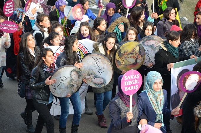 Hakkarili kadınlardan '25 Kasım' yürüyüşü 19