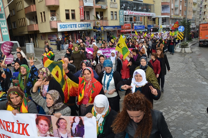 Hakkarili kadınlardan '25 Kasım' yürüyüşü 7