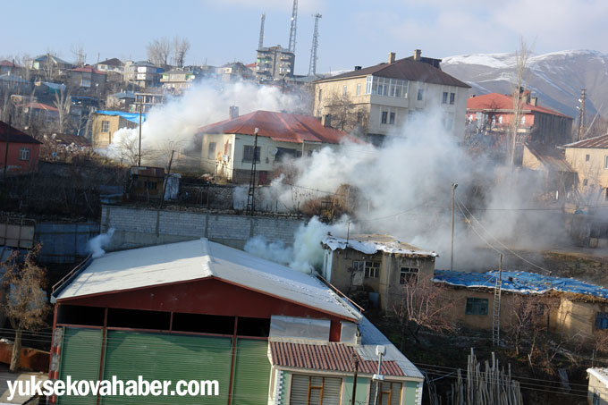 Yüksekova'da gerginlik: 1 yaralı - 06-12-2014 - foto galeri 12