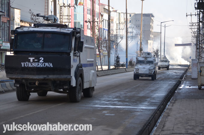 Yüksekova'da gerginlik: 1 yaralı - 06-12-2014 - foto galeri 17