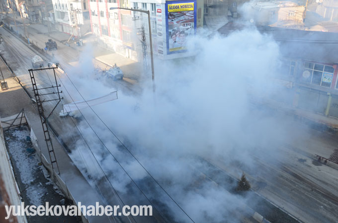 Yüksekova'da gerginlik: 1 yaralı - 06-12-2014 - foto galeri 22