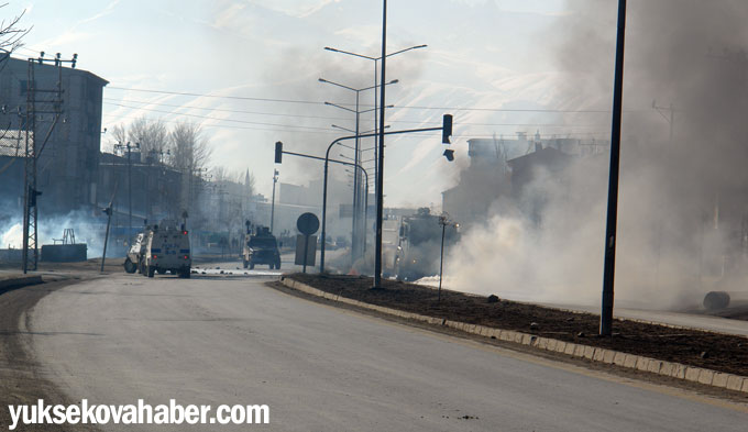 Yüksekova'da gerginlik: 1 yaralı - 06-12-2014 - foto galeri 6