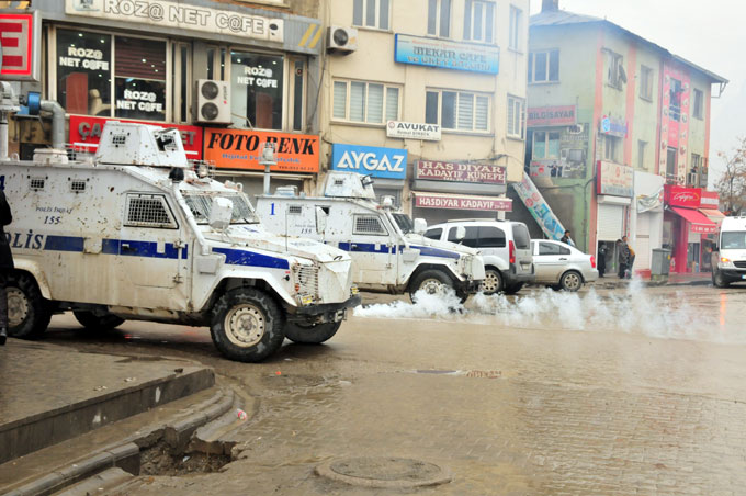 Hakkari'de HDP öncülüğünde düzenlenen yürüyüşün ardından gerginlik çıktı 3