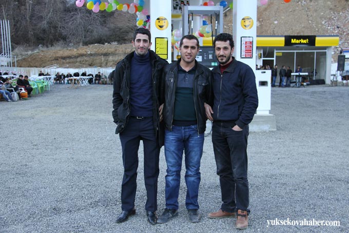 Şemdinli'de halaylı akaryakıt istasyonu açılışı 3