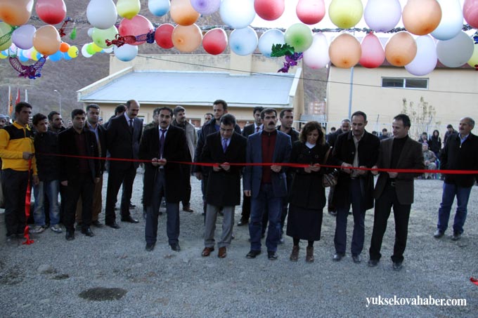 Şemdinli'de halaylı akaryakıt istasyonu açılışı 6
