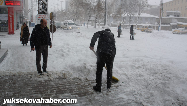 Hakkari ve Yüksekova'da kar yağışı 17