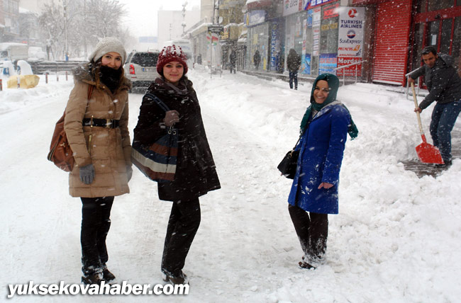 Hakkari ve Yüksekova'da kar yağışı 21