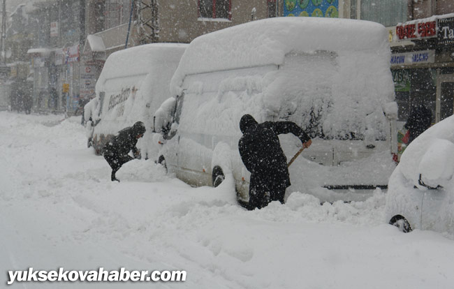 Hakkari ve Yüksekova'da kar yağışı 26