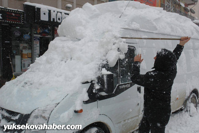 Hakkari ve Yüksekova'da kar yağışı 27