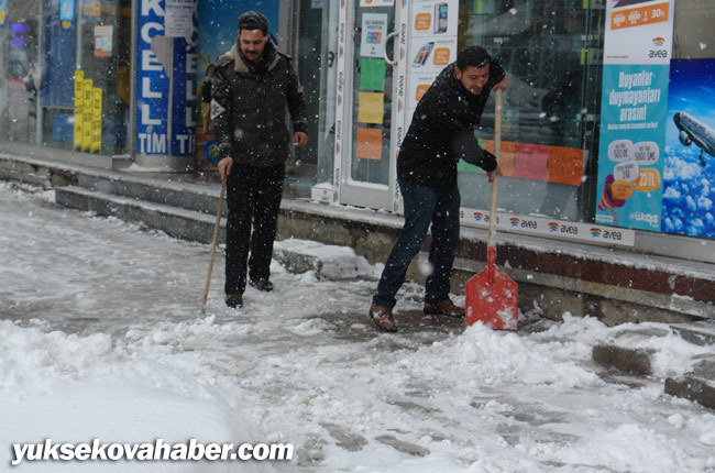 Hakkari ve Yüksekova'da kar yağışı 28