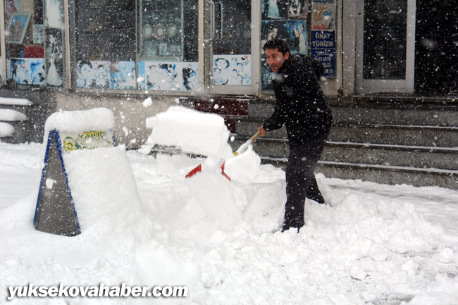 Hakkari ve Yüksekova'da kar yağışı 3