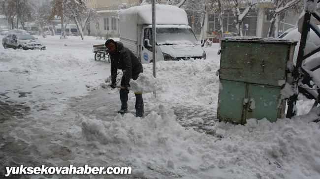 Hakkari ve Yüksekova'da kar yağışı 9