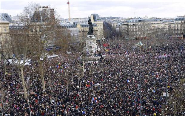 Paris'te tarihi yürüyüş: Milyonlar alanlara çıktı 16
