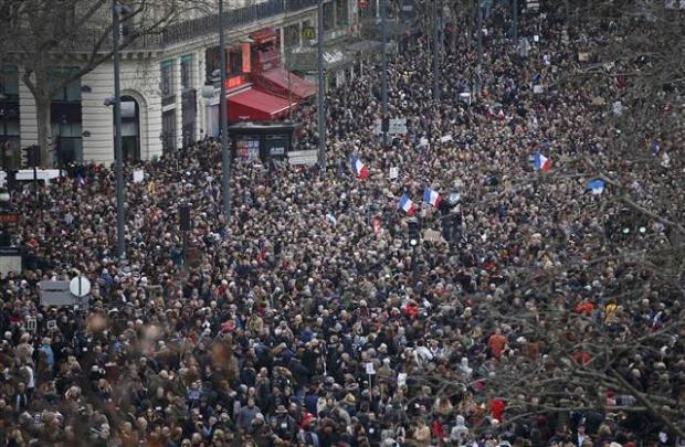 Paris'te tarihi yürüyüş: Milyonlar alanlara çıktı 21
