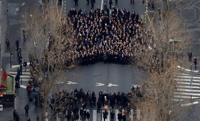 Paris'te tarihi yürüyüş: Milyonlar alanlara çıktı 3