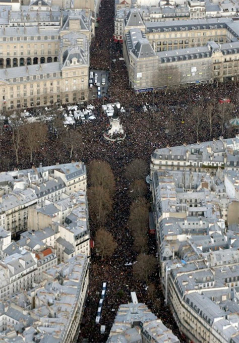 Paris'te tarihi yürüyüş: Milyonlar alanlara çıktı 4