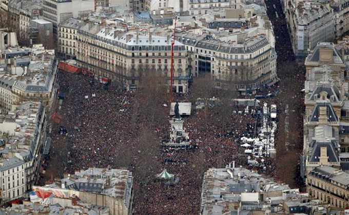 Paris'te tarihi yürüyüş: Milyonlar alanlara çıktı 7