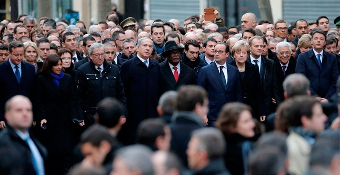 Paris'te tarihi yürüyüş: Milyonlar alanlara çıktı 8