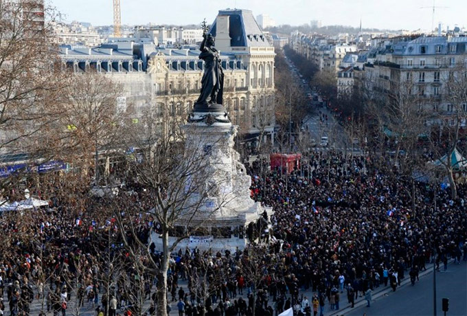 Paris'te tarihi yürüyüş: Milyonlar alanlara çıktı 9