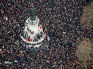 Paris'te tarihi yürüyüş: Milyonlar alanlara çıktı