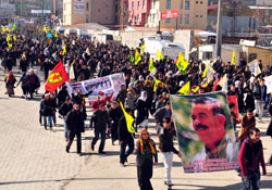 Hakkari'de 'Öcalan'a özgürlük' yürüyüşü