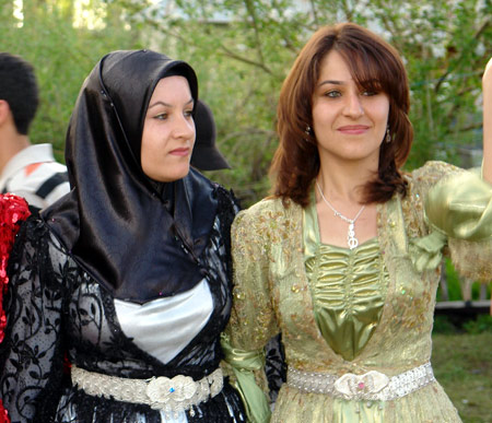 Yüksekova Düğünlerinden kareler (15.05.2010) 104