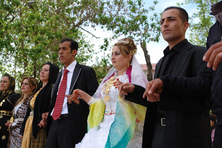 Yüksekova Düğünlerinden kareler (15.05.2010) 40