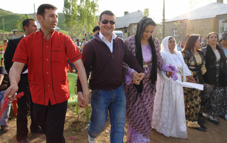 Yüksekova Düğünlerinden kareler (15.05.2010) 63