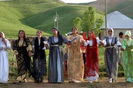 Yüksekova Düğünlerinden kareler (15.05.2010) 64