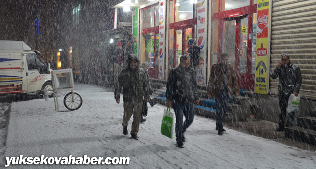 04-02-2015 - Yüksekova'da kar yağışı 5