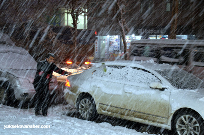04-02-2015 - Yüksekova'da kar yağışı 7