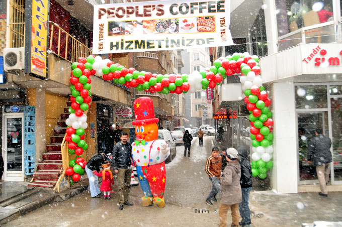 Hakkari'de peoples coffee yeni yerine taşındı 18