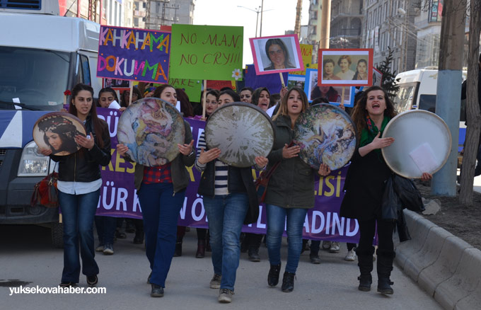 Yüksekova'da kadınlardan yürüyüş ve basın açıklaması 1